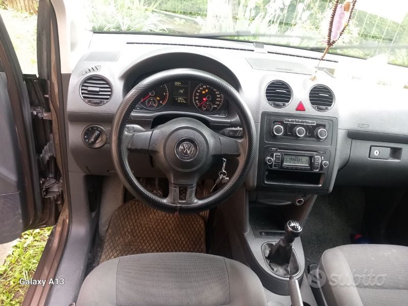 Usata VW Caddy 102 CV (75 kW) 2011 Marrone Monovolume