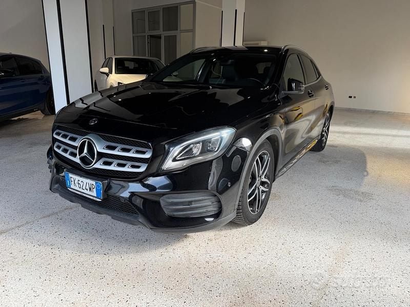 Käytetty Mercedes GLA220 Premium 136 HP (100 kW) 2017 Musta Katumaasturi