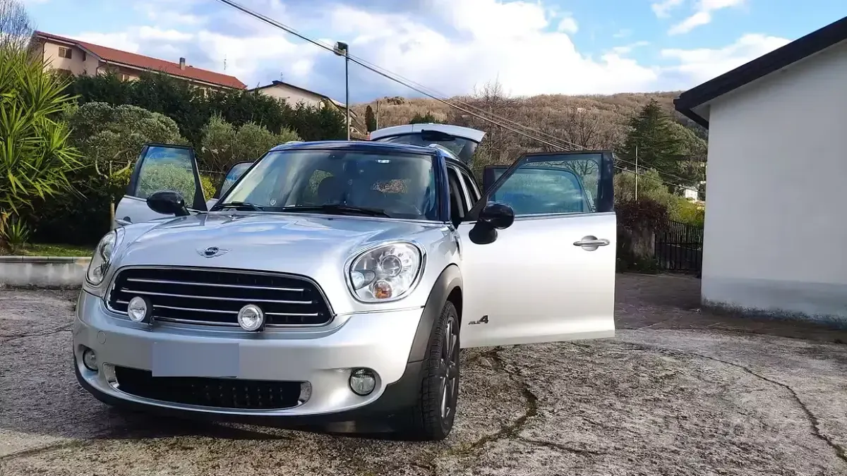Usata Mini Countryman 111 CV (81 kW) 2014 Grigio SUV