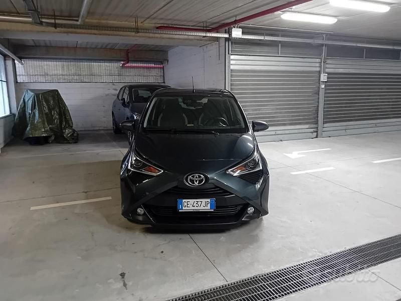 Usata Toyota Aygo X-clusiv 72 CV (52 kW) 2021 Nero Utilitaria