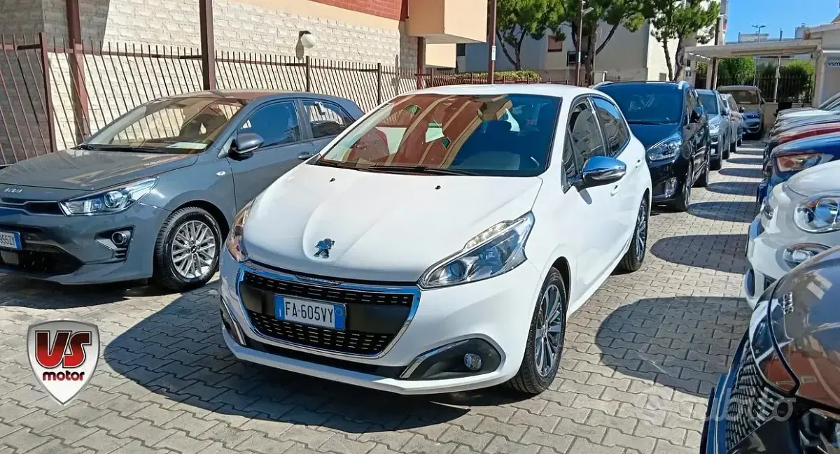 Usata Peugeot 208 Allure 110 CV (80 kW) 2015 Bianco Utilitaria