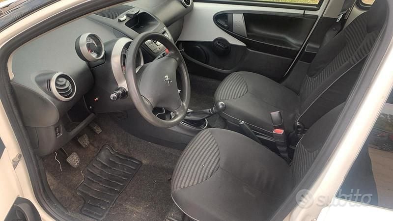 Usata Peugeot 107 68 CV (50 kW) 2013 Bianco Utilitaria