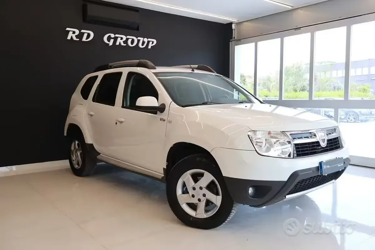 Usata Dacia Duster Lauréate 90 CV (66 kW) 2012 Bianco SUV