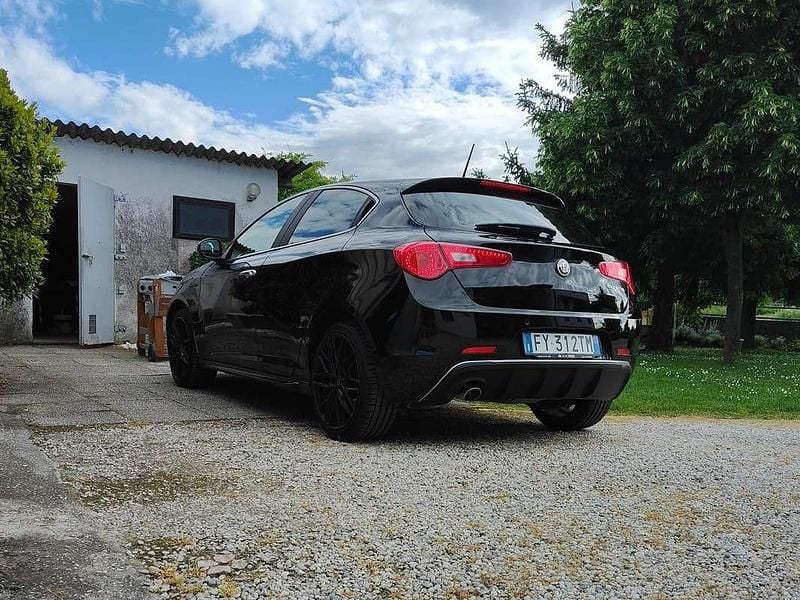 Nero Usata 2019 Alfa Romeo Giulietta Super Tre volumi | 10.000 € (Ottimo prezzo) - Immagine 1/4