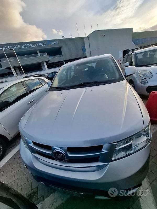 Usata Fiat Freemont 140 CV (102 kW) 2011 Grigio SUV