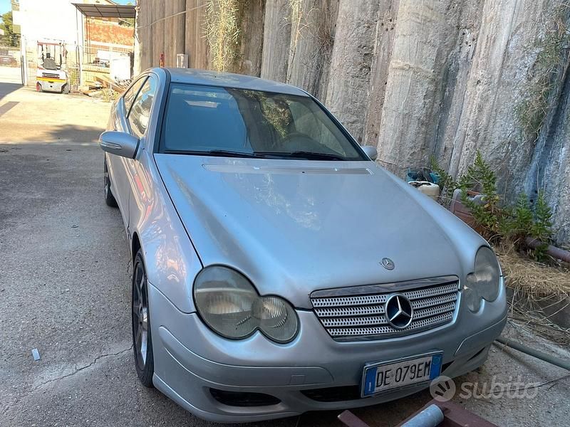 Usata Mercedes C220 150 CV (110 kW) 2007 Grigio Coupé