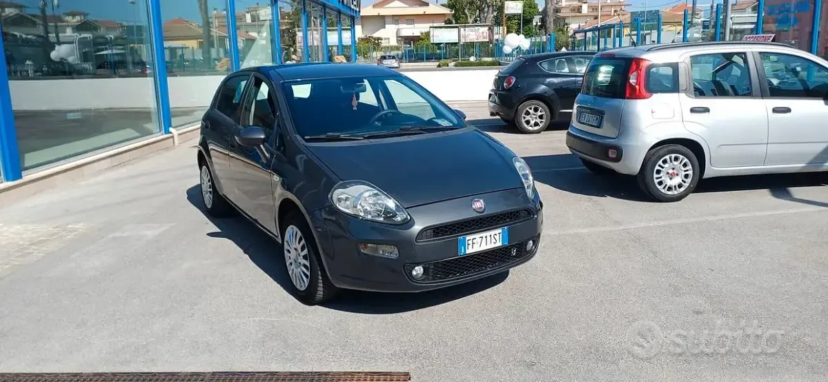 Usata Fiat Punto Lounge 69 CV (50 kW) 2016 Marrone Utilitaria