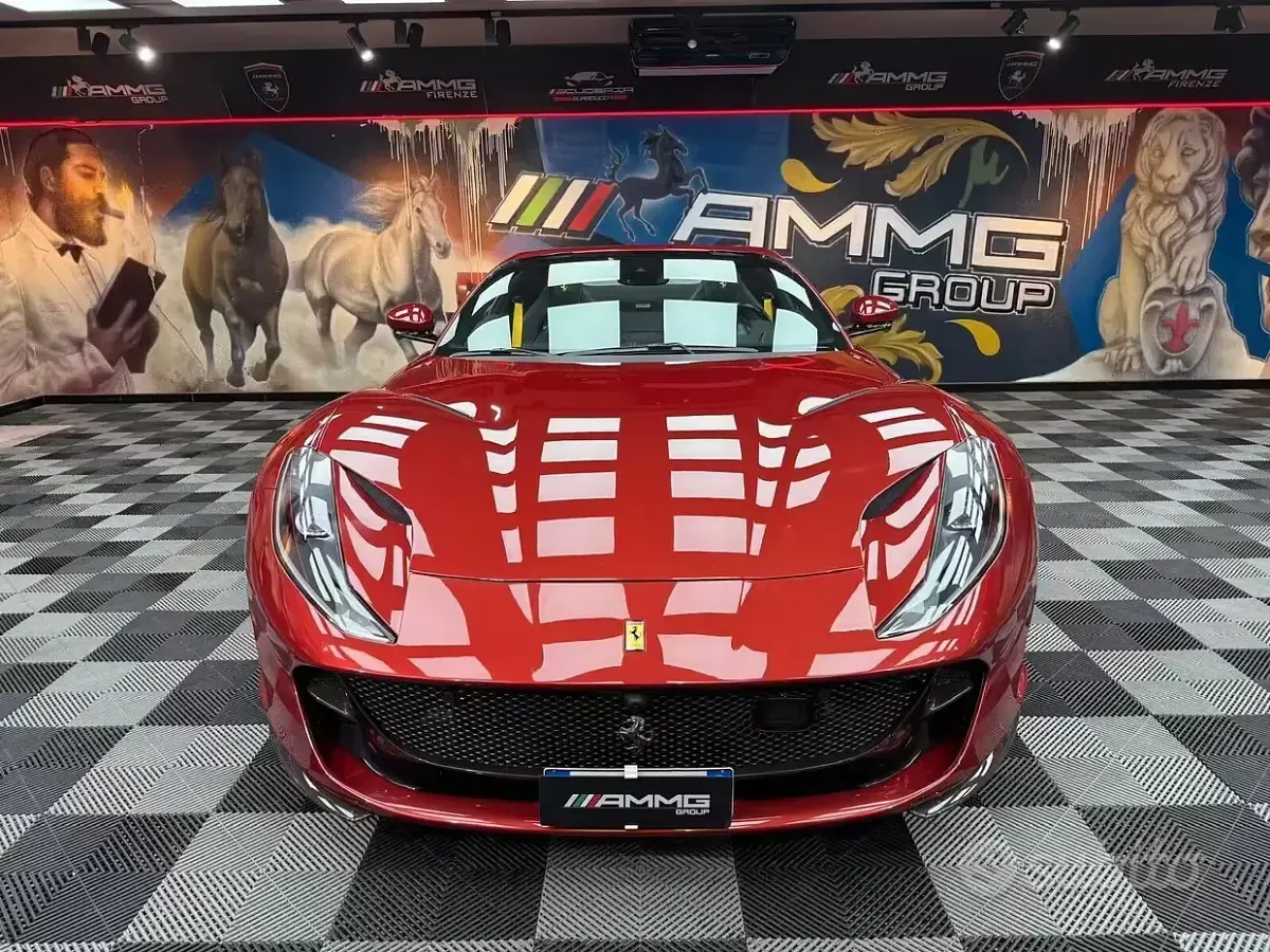Usata Ferrari 812 795 CV (584 kW) 2021 Rosso Cabrio