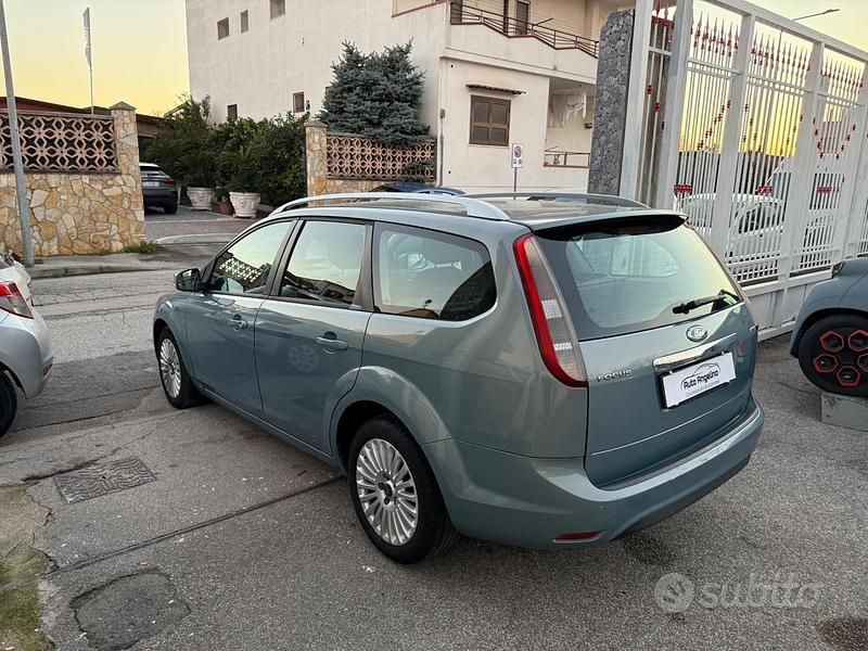 Usata Ford Focus 90 CV (66 kW) 2009 Grigio Station wagon