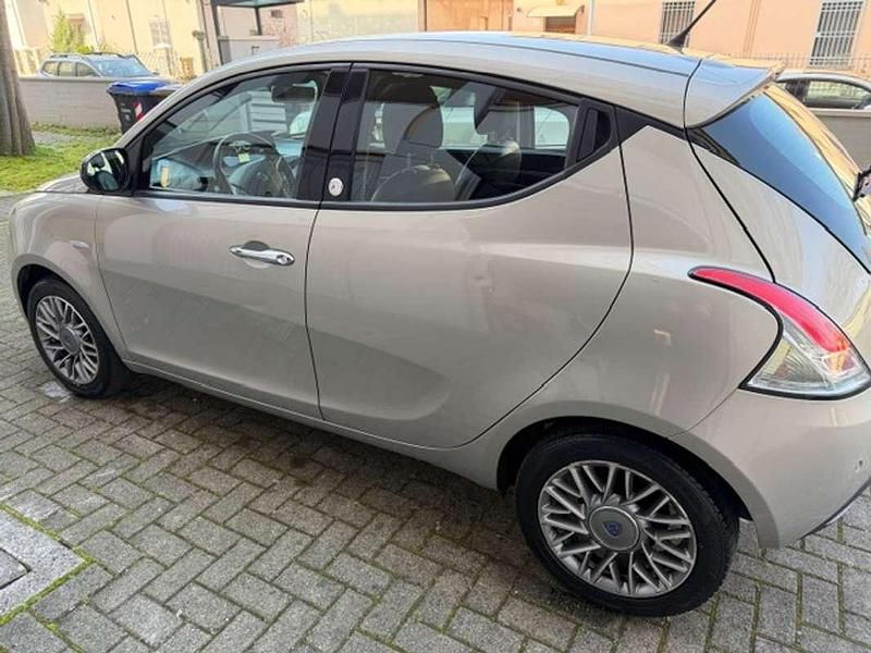 Usata Lancia Ypsilon Platinum 69 CV (50 kW) 2012 Utilitaria