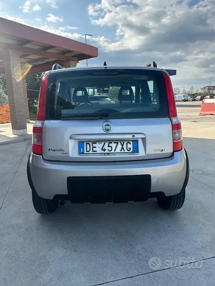 Usado Fiat Panda 4x4 69 CV (50 kW) 2006 Gris Utilitario