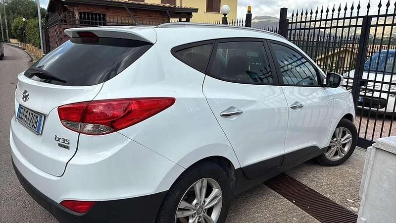 Bianco Usata 2011 Hyundai ix35 Comfort SUV | 9000 € (Cara) - Immagine 1/4