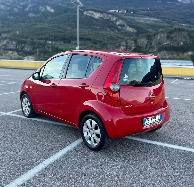 Usata Opel Agila Enjoy 86 CV (63 kW) 2010 Rosso Utilitaria