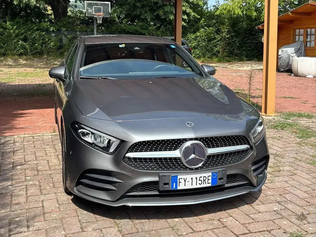 Usata Mercedes 180 Premium 116 CV (85 kW) 2019 Grigio Berlina