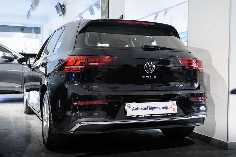 Usata VW Golf VIII Style 150 CV (110 kW) 2025 Nero perla met Berlina