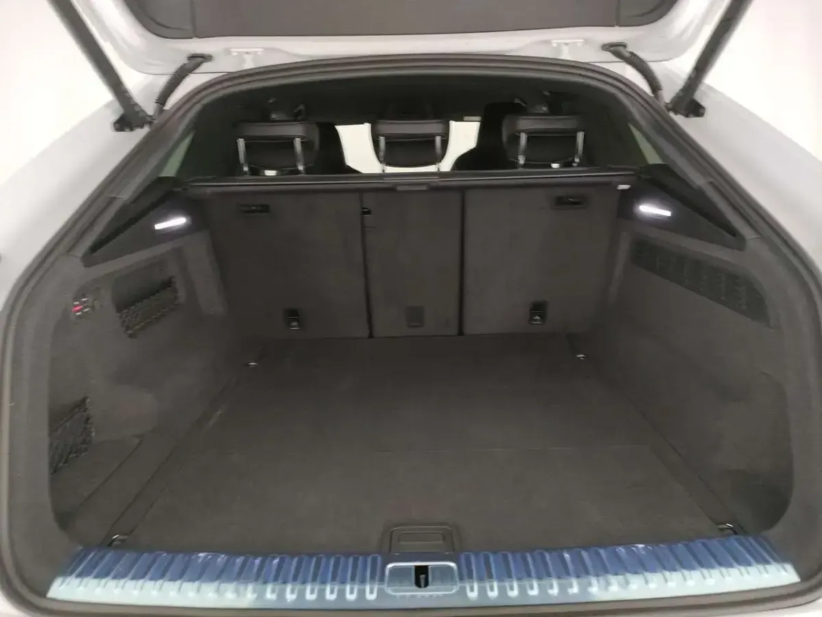 Nuova Audi Q8 S-Line 286 CV (210 kW) 2026 Bianco SUV
