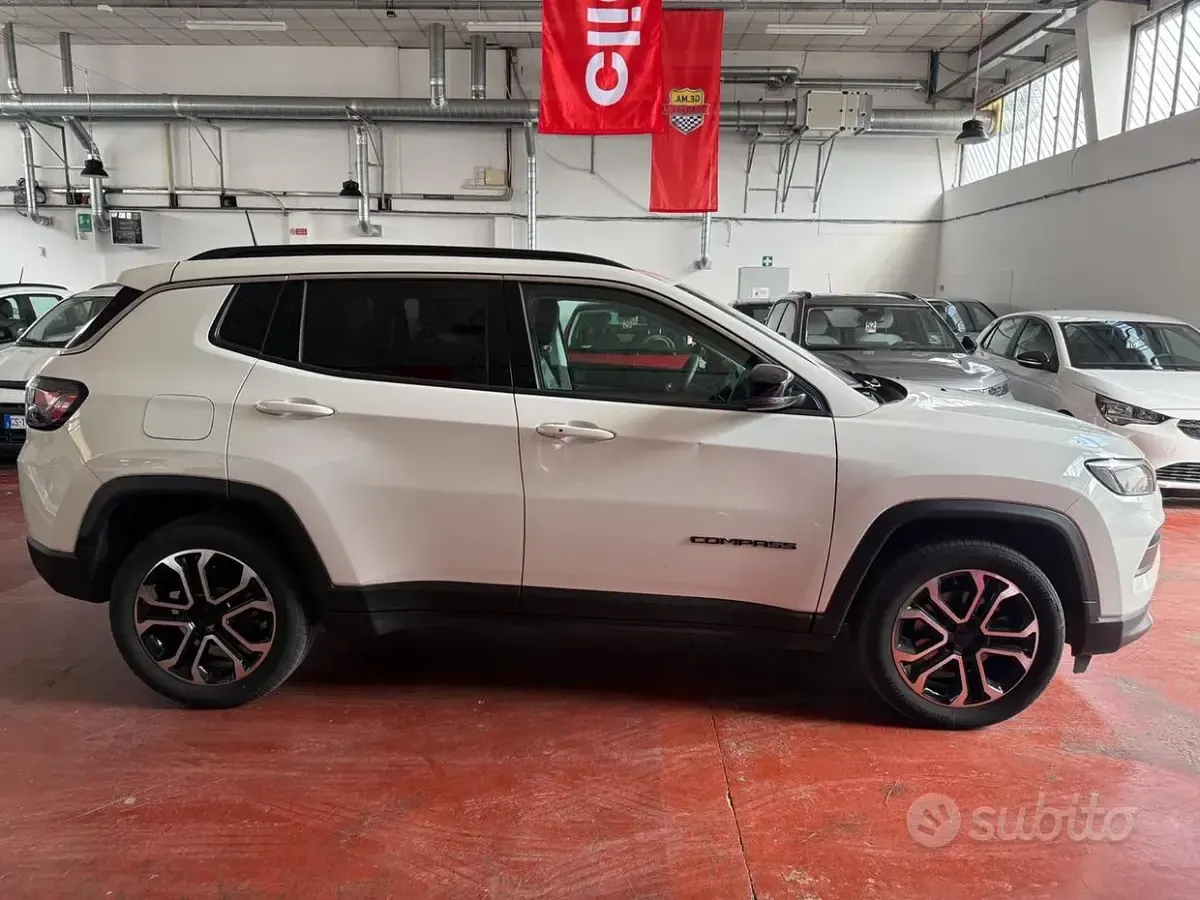 Käytetty Jeep Compass Limited 131 HP (96 kW) 2023 Valkoinen Katumaasturi