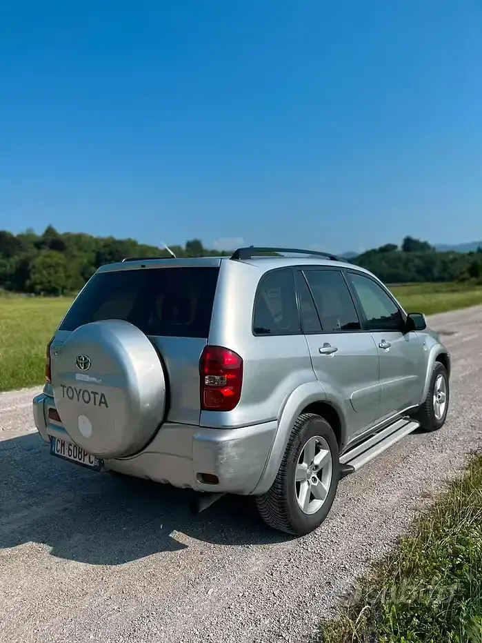 Usata Toyota RAV4 150 CV (110 kW) 2004 Grigio SUV