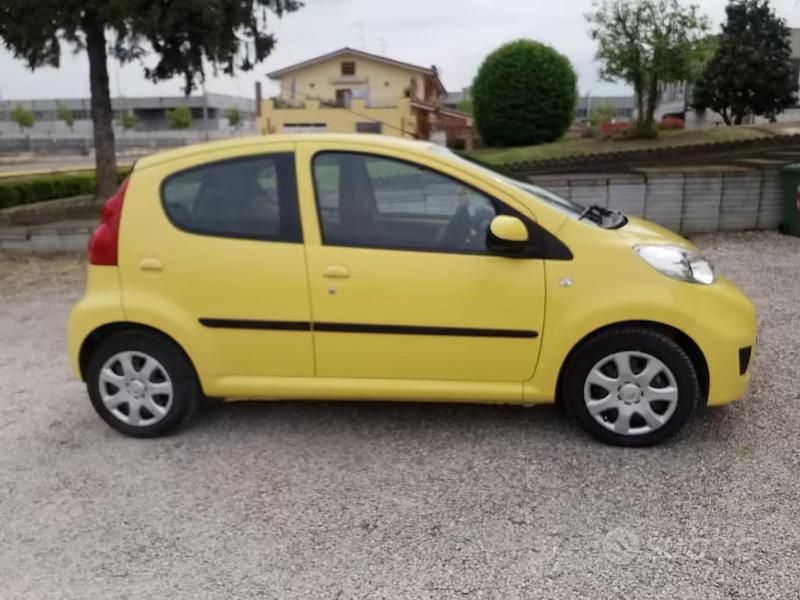 Usata Peugeot 107 68 CV (50 kW) 2009 Giallo Utilitaria