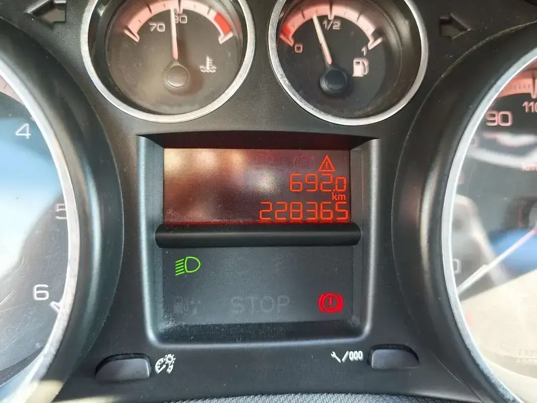 Usata Peugeot 308 Access 111 CV (81 kW) 2012 Berlina