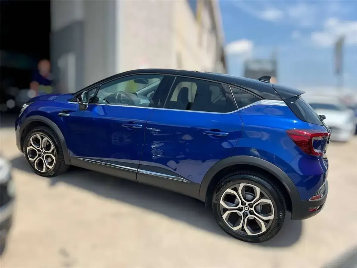 Usata Renault Captur Intens 101 CV (74 kW) 2023 Blu/azzurro SUV