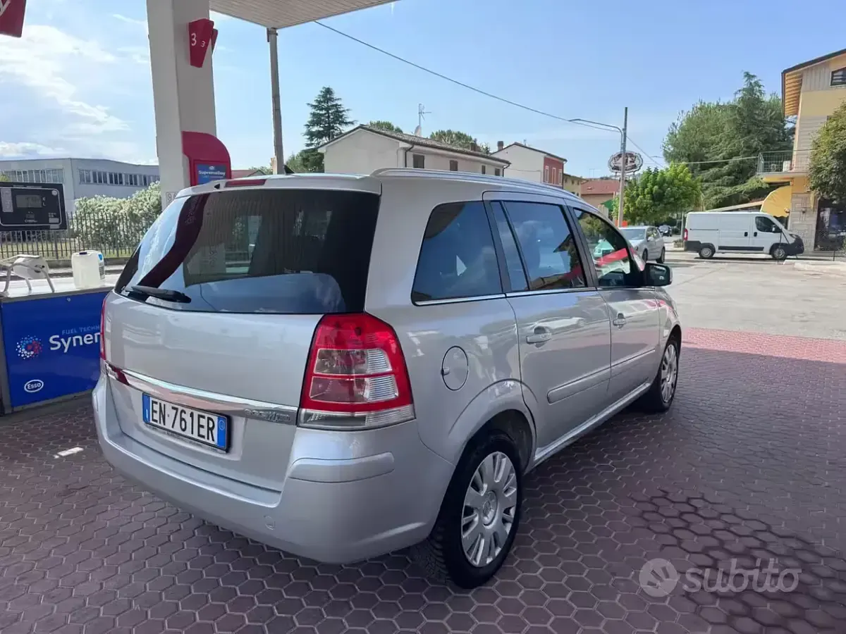 Usata Opel Zafira Tourer 150 CV (110 kW) 2012 Grigio Monovolume
