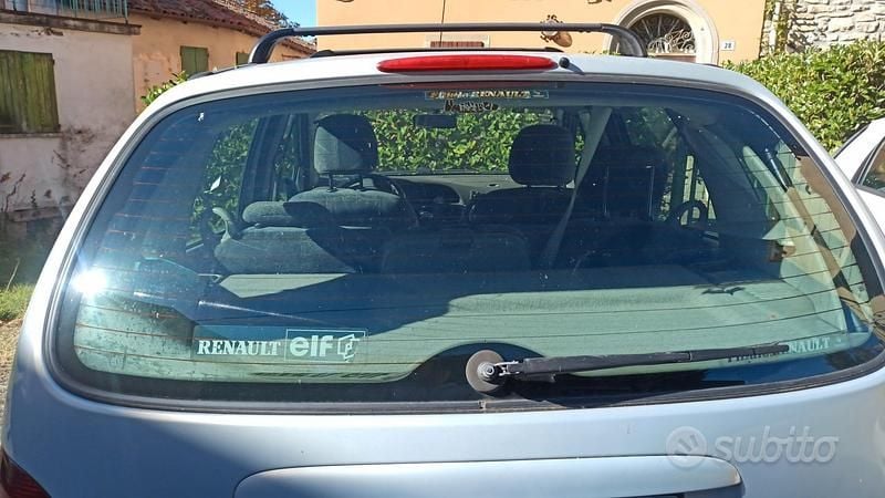 Usata Renault Scénic 102 CV (75 kW) 2001 Grigio Monovolume