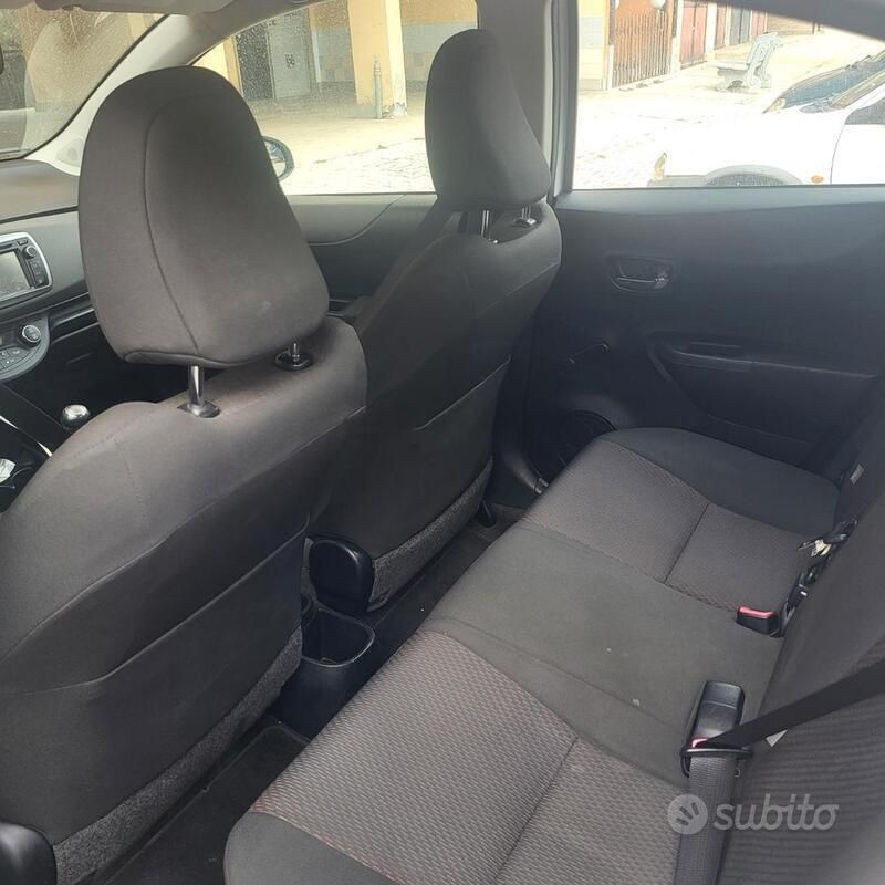 Usata Toyota Yaris 90 CV (66 kW) 2013 Utilitaria