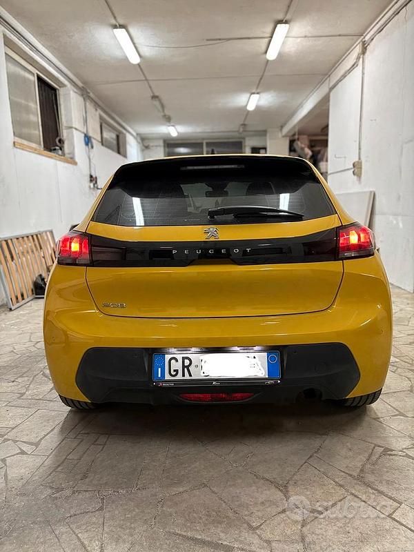 Usata Peugeot 208 Active 75 CV (55 kW) 2023 Giallo Utilitaria