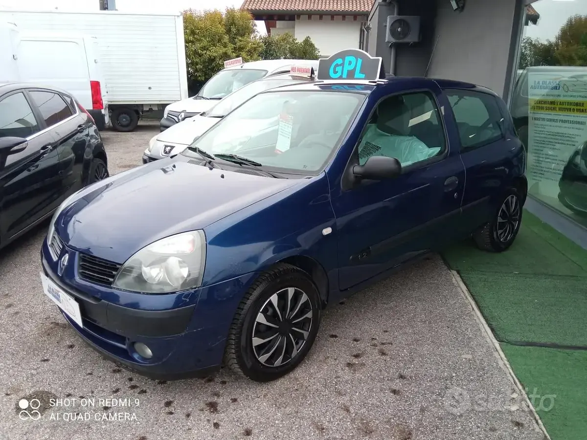 Usata Renault Clio II 58 CV (42 kW) 2006 Bluazzurro Berlina