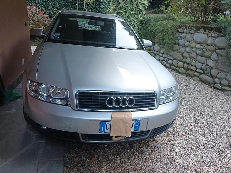 Grigio Usata 2004 Audi A4 Station wagon | 5000 € (Molto cara) - Immagine 1/4