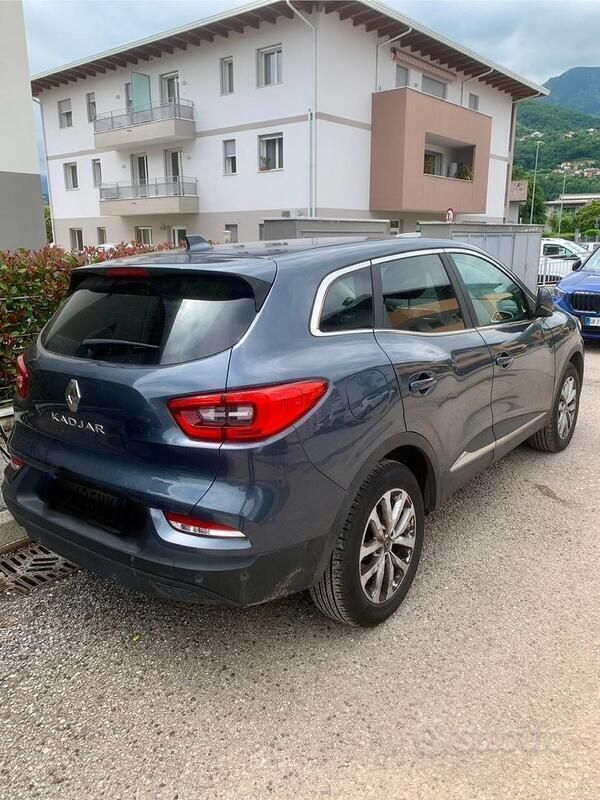 Grigio Usata 2022 Renault Kadjar SUV | 18.000 € (Buon prezzo) - Immagine 1/4