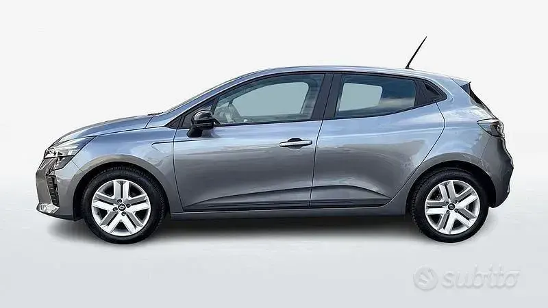Begagnad Renault Clio V Evolution 90 HK (66 kW) 2023 Grå Sedan