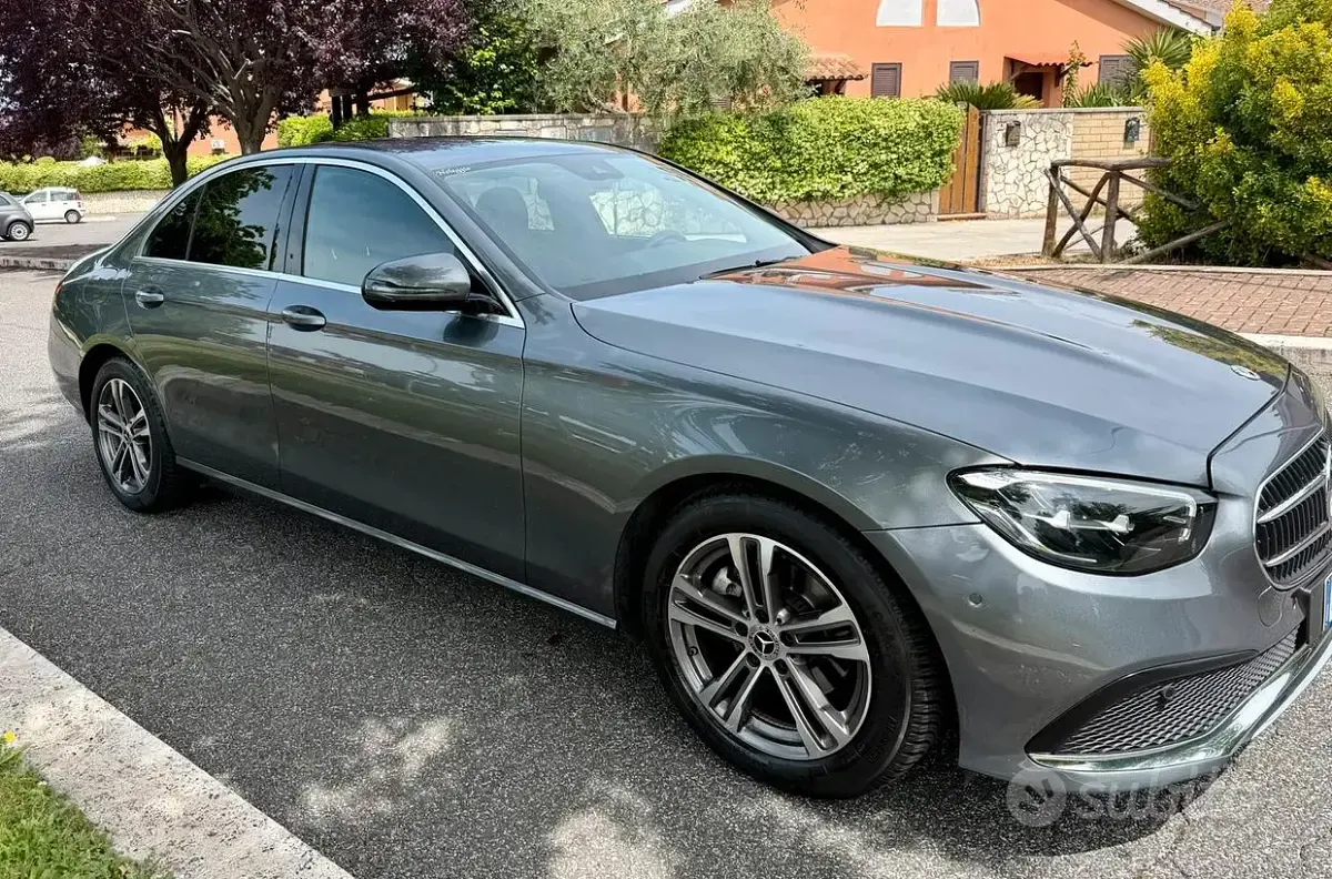 Usata Mercedes E200 160 CV (117 kW) 2022 Grigio Berlina