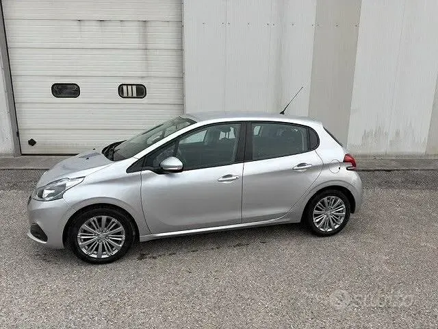 Usata Peugeot 208 Active 82 CV (60 kW) 2017 Grigio Utilitaria