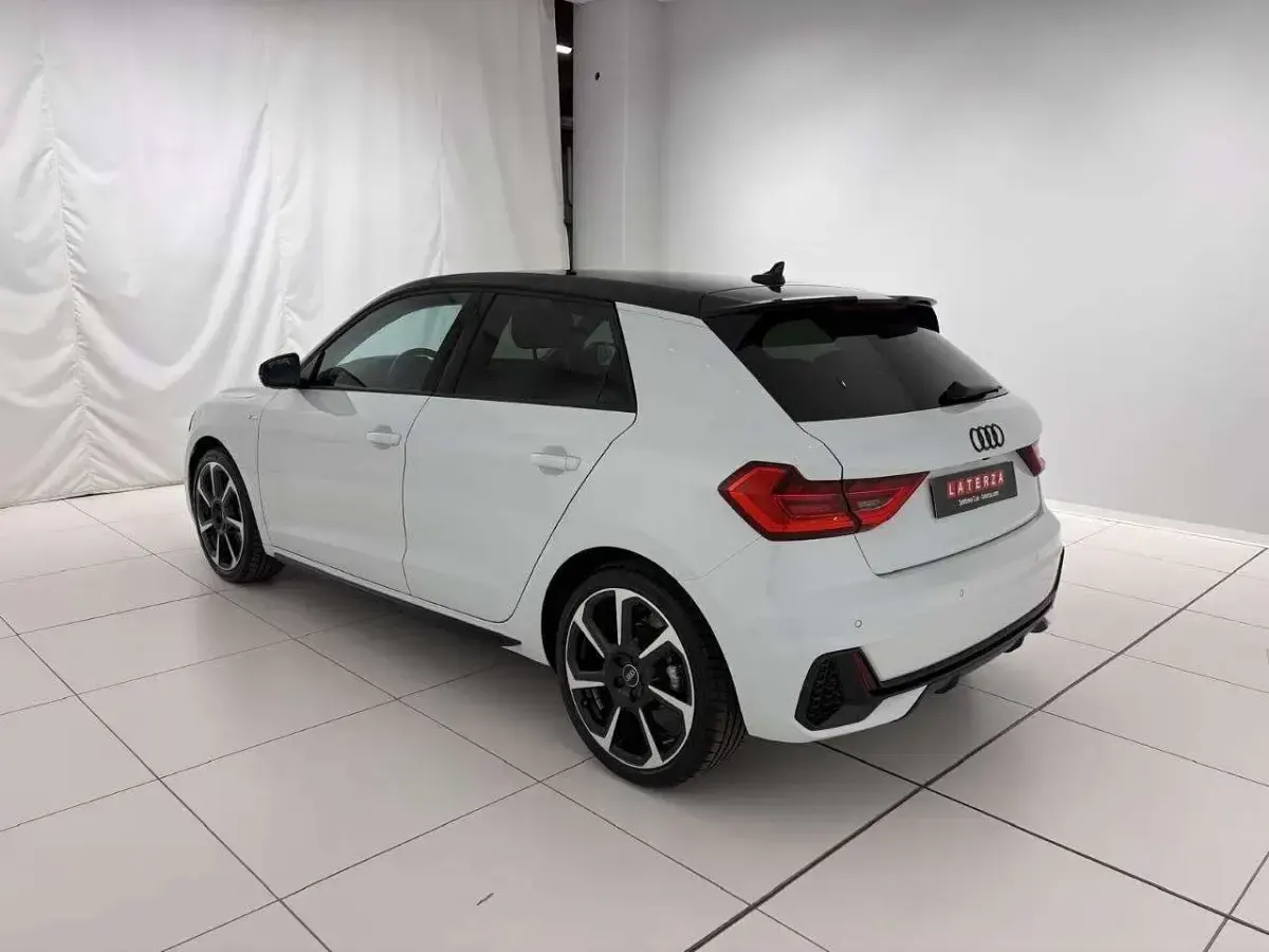 Usata Audi A1 Sportback S-Line 116 CV (85 kW) 2025 Bianco ghiaccio / tetto nero m Utilitaria