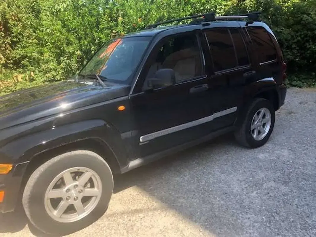 Usata Jeep Cherokee Sport 163 CV (119 kW) 2009 Nero SUV
