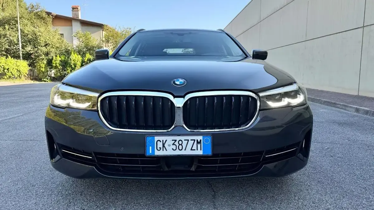 Usata BMW 520 M Sport 190 CV (139 kW) 2022 Grigio Berlina
