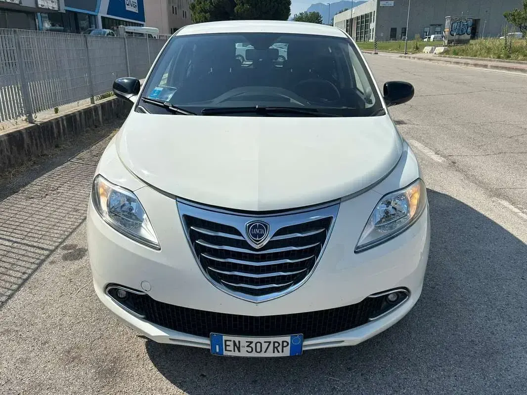 Usata Lancia Ypsilon 60 CV (44 kW) 2012 Utilitaria