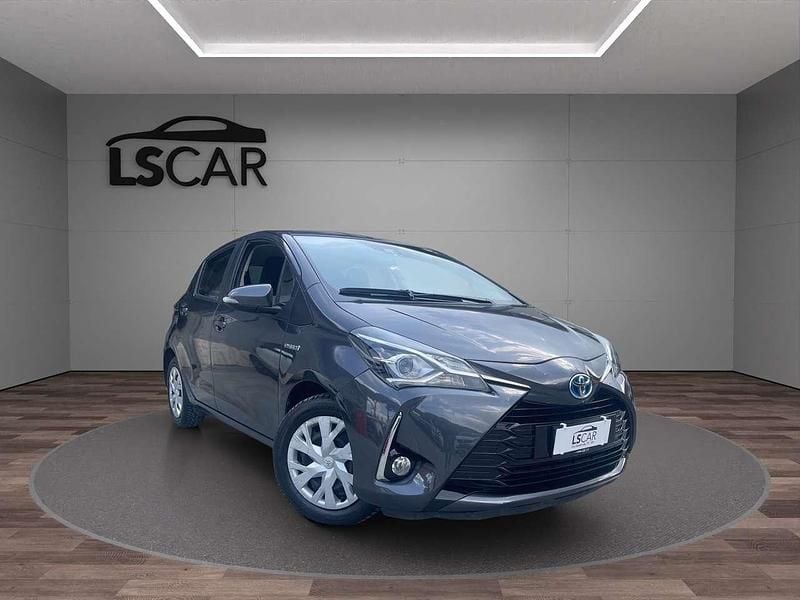 Usata Toyota Yaris Hybrid Business Edition 73 CV (53 kW) 2020 Grigio Berlina