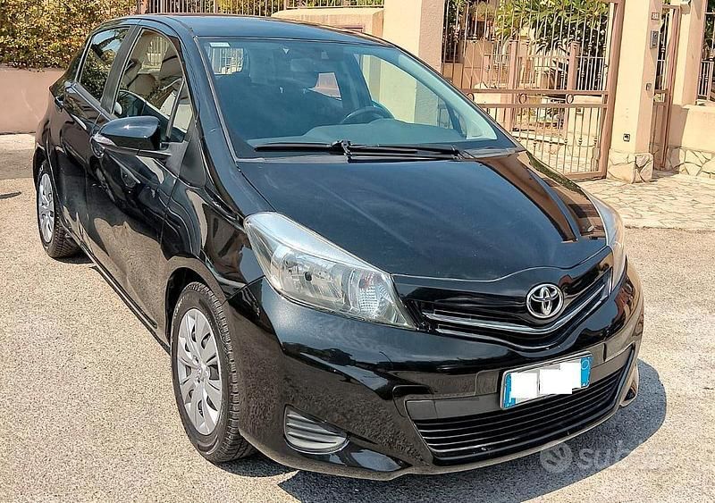 Usata Toyota Yaris 90 CV (66 kW) 2012 Utilitaria