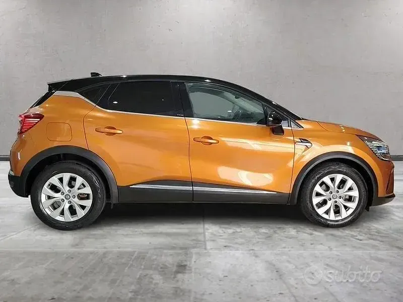 Usata Renault Captur Intens 160 CV (117 kW) 2020 Oro SUV