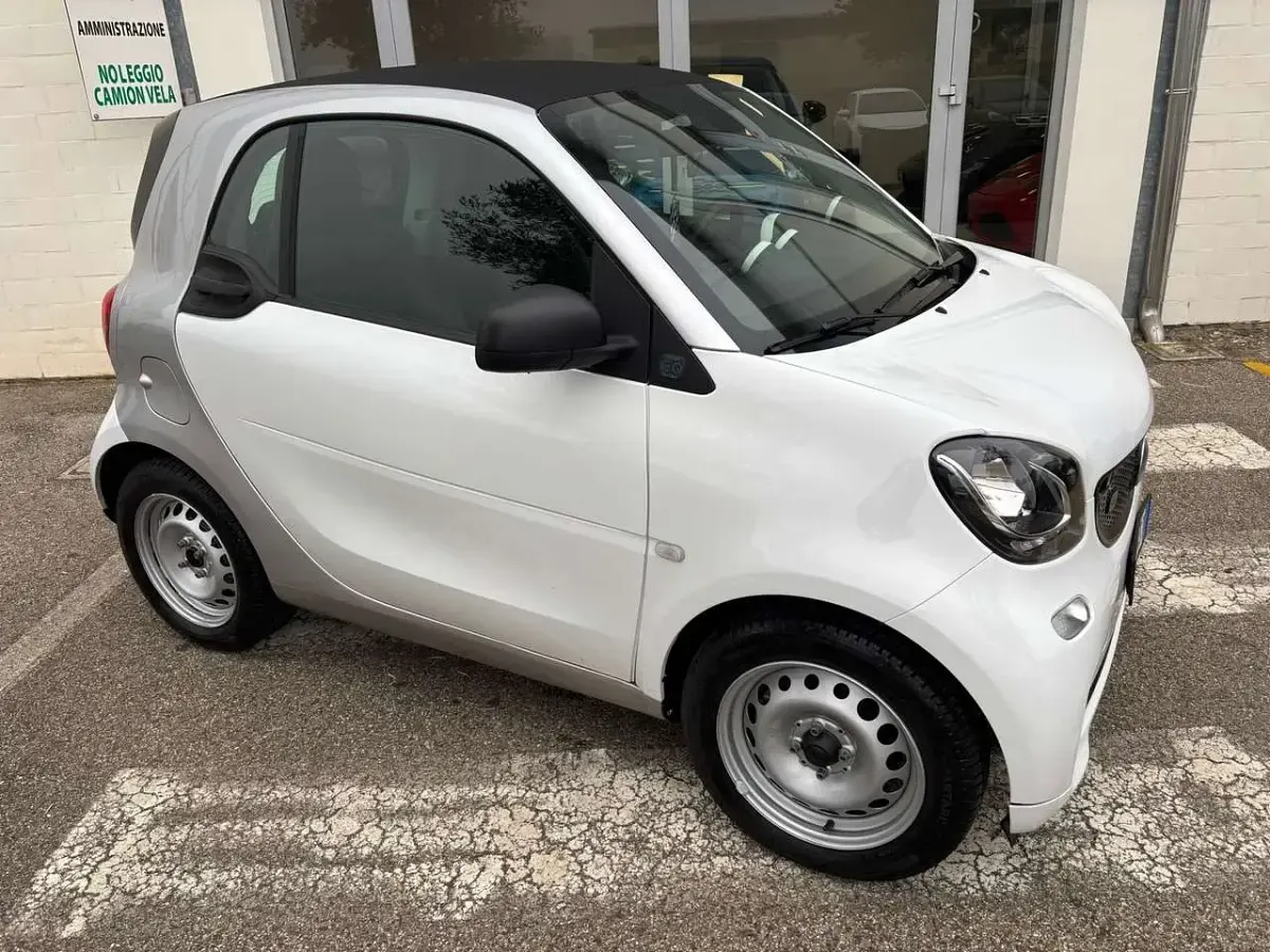 Usata Smart ForTwo Electric Drive Prime 41 kW (56 CV) 2019 Bianco Utilitaria
