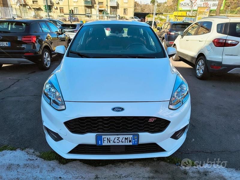 Bianco Usata 2018 Ford Fiesta ST-Line Berlina | 11.900 € (Cara) - Immagine 1/4
