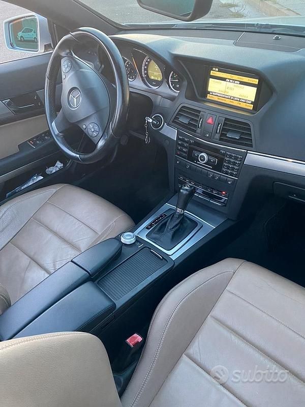 Usata Mercedes E250 204 CV (150 kW) 2012 Grigio Cabrio