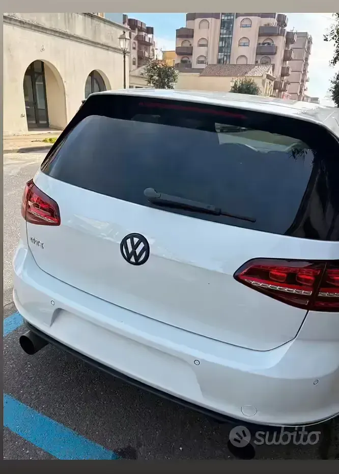 Używany VW Golf VII GTI 220 KM (161 kW) 2015 Biały Sedan/Limuzyna