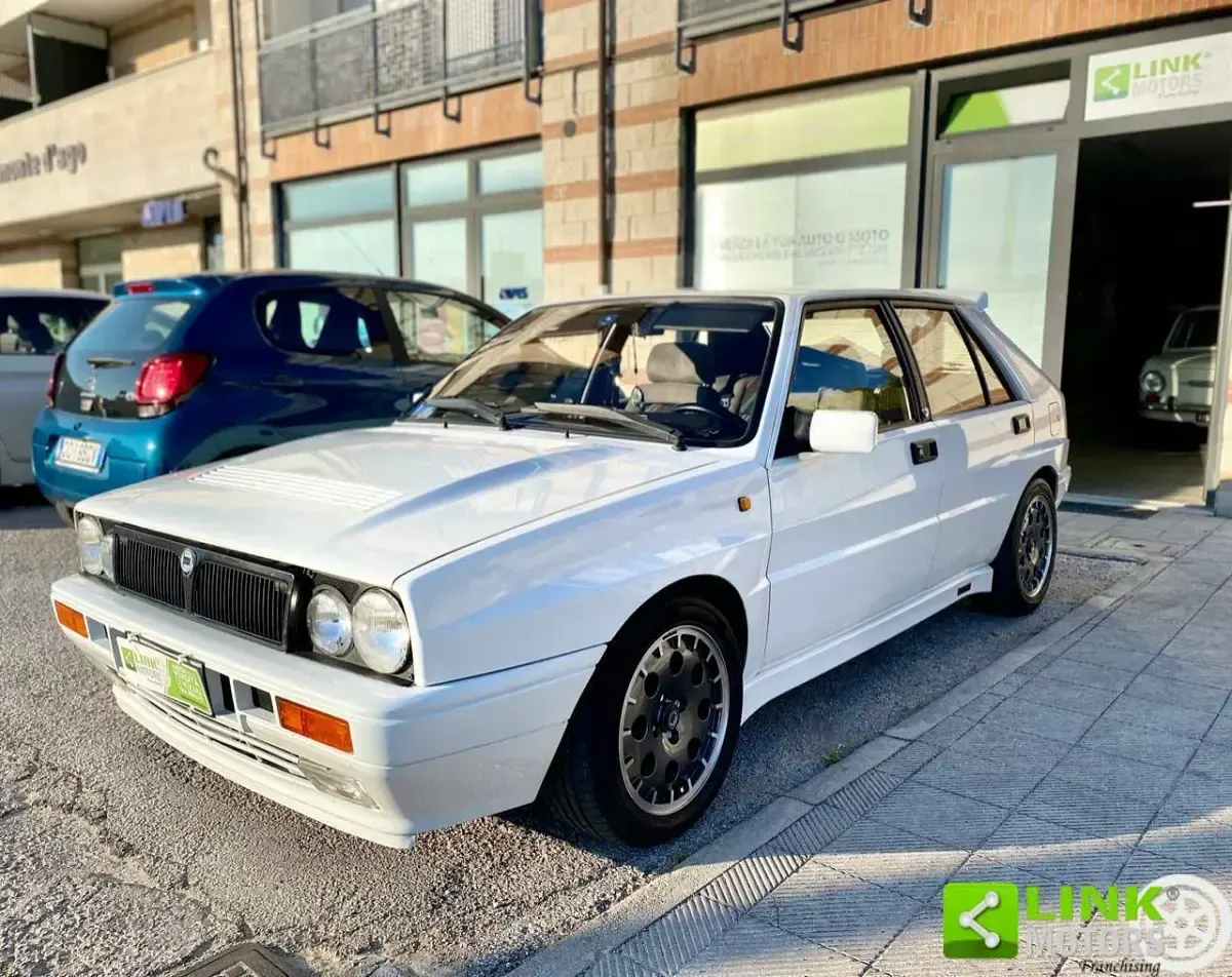 Usata Lancia Delta 200 CV (147 kW) 1990 Bianco Utilitaria