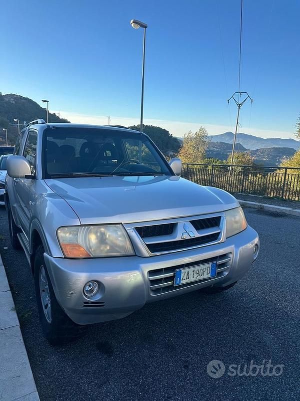 Argento Usata 2003 Mitsubishi Pajero SUV | 8990 € (Cara) - Immagine 1/4