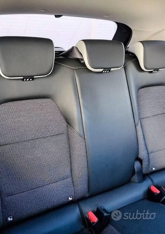 Usata Renault Captur Techno 91 CV (66 kW) 2024 Argento SUV