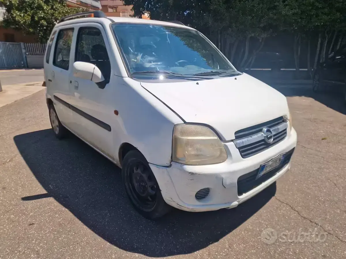 Usata Opel Agila 60 CV (44 kW) 2006 Bianco Utilitaria